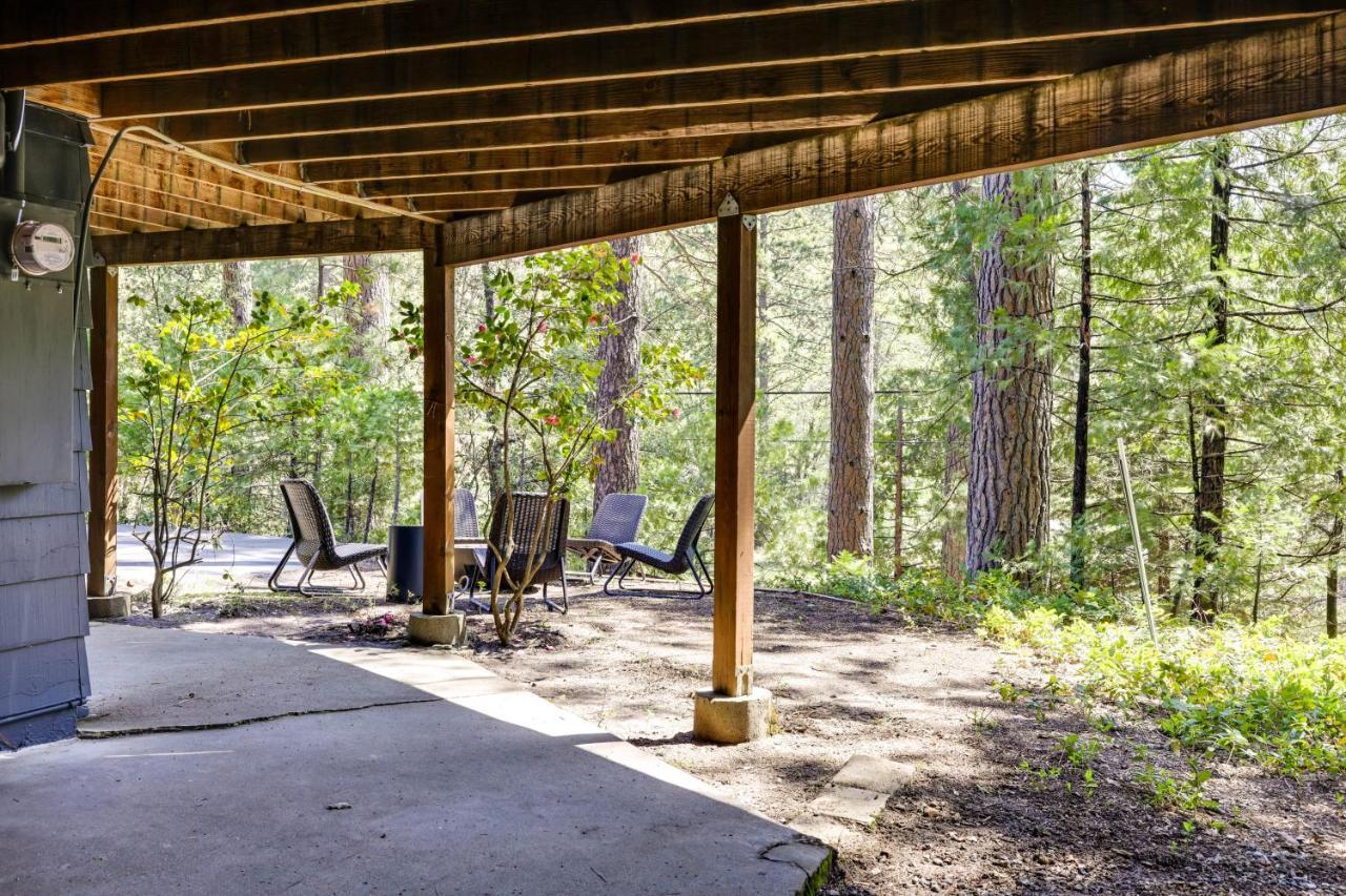 Stunning With Wraparound Deck! * Twain Harte