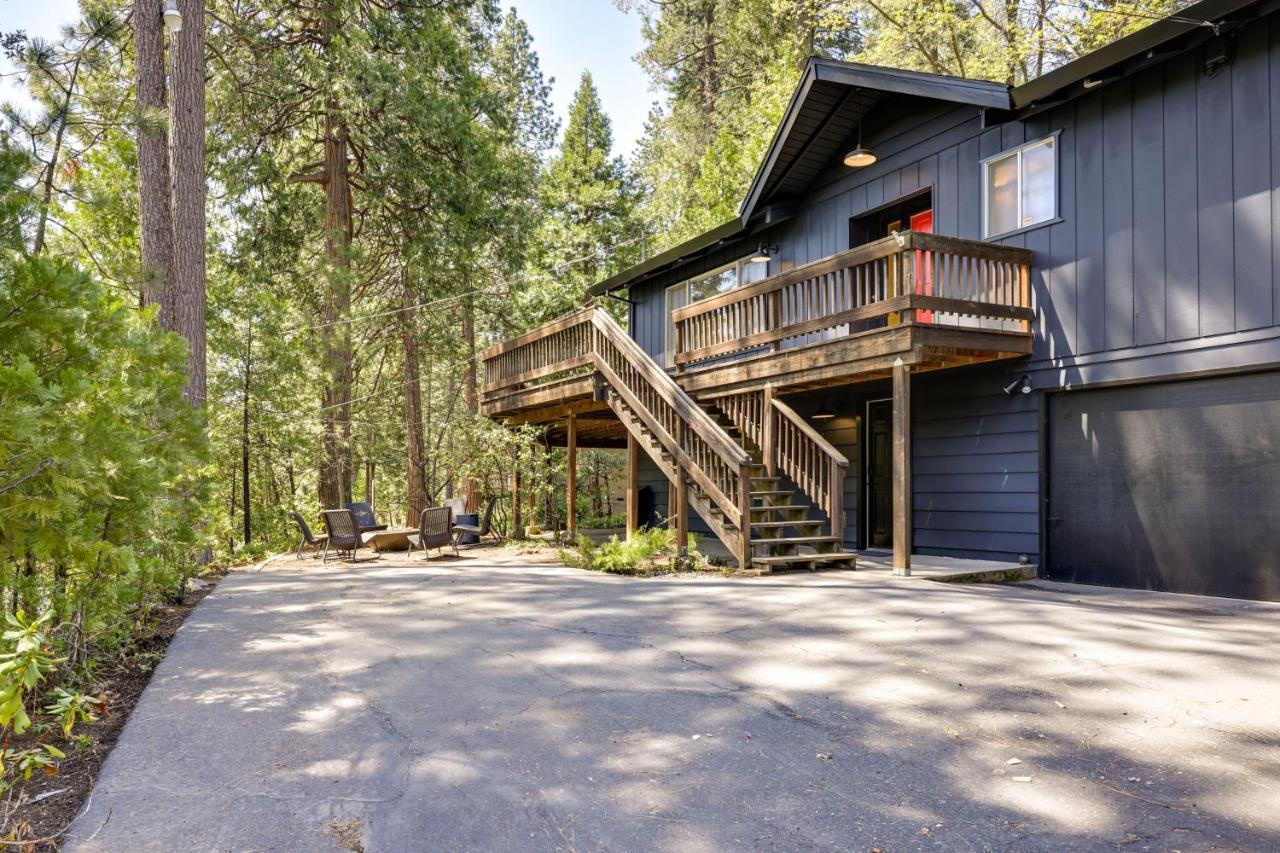 Stunning With Wraparound Deck! * Twain Harte